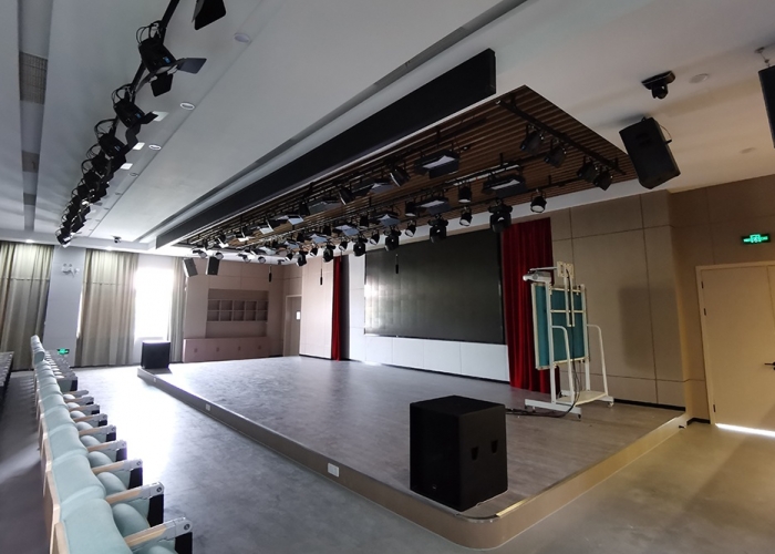 余新小學(xué)報告廳改造